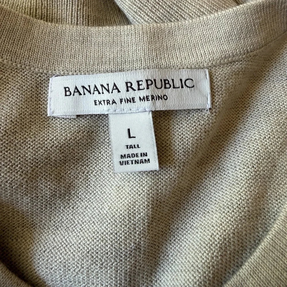 Banana Republic Mens Sweater Size Large TALL Beige Extra Fine Merino Wool NWOT
